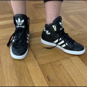 7.5 woman’s adidas high top